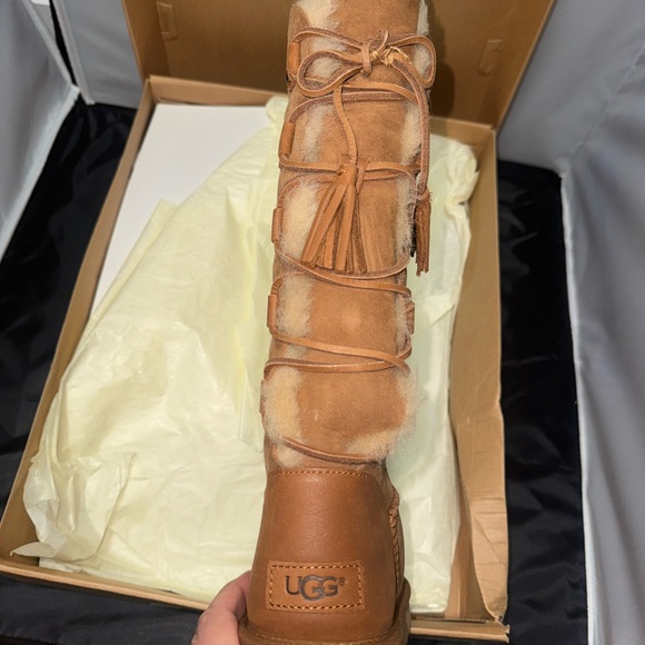 New UGG Kristabelle Tall boots - Corset lace up size 8
Chestnut - Picture 3 of 11